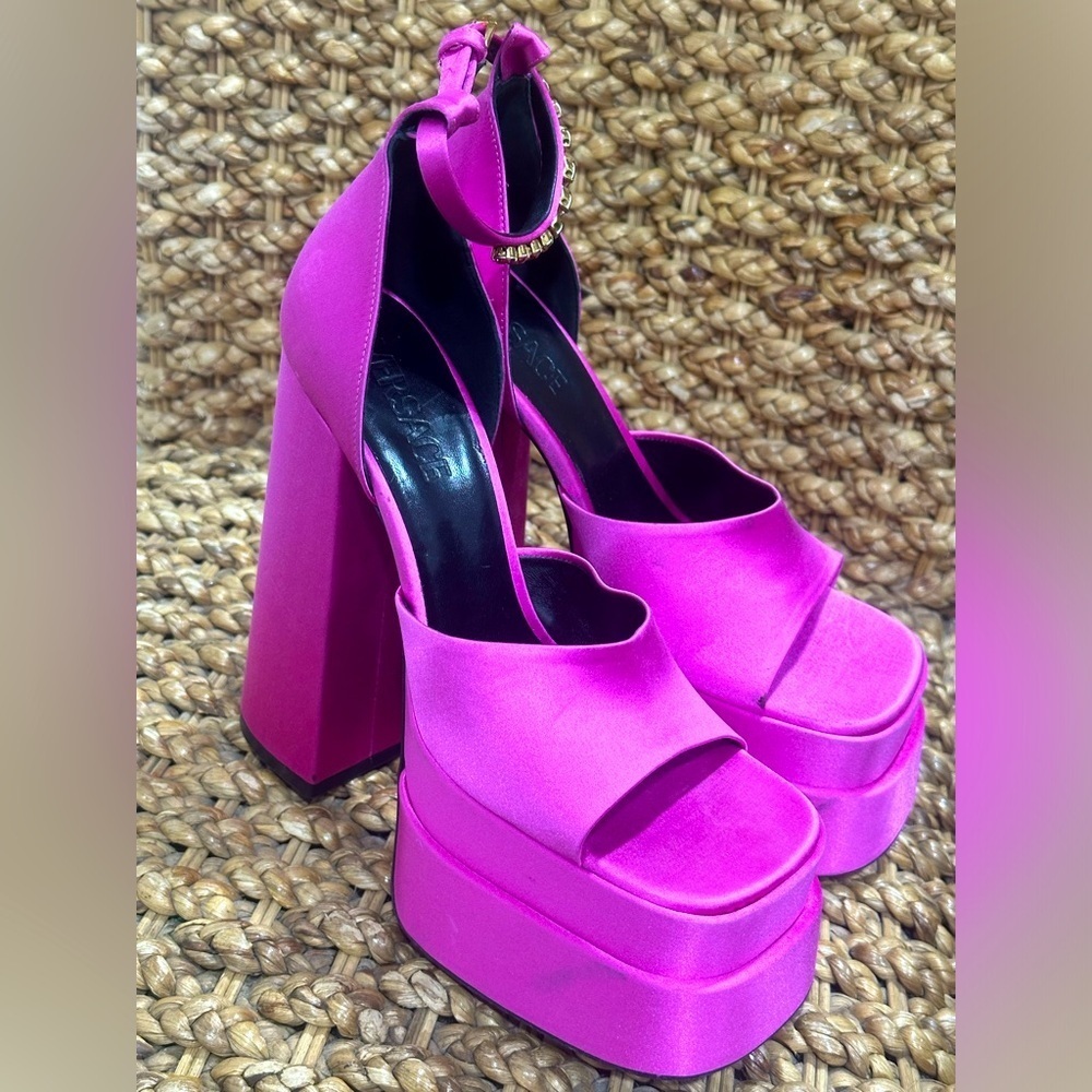 Versace MEDUSA Aevitas Platform Heels Deep‎ Fuchsia Size 38